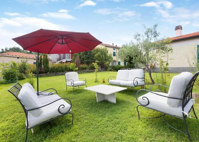 Agrifoglio - Palazzo Ravaschieri * Bracelli